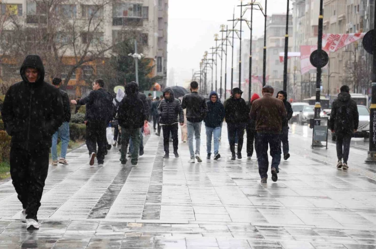 Sivas’ta kış geri döndü 