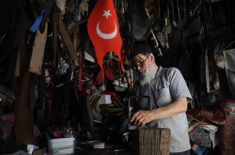 Sivas’ta mesleğin son temsilcisi: 60 yıllık saraç son dönemlerde yurt dışına üretim yapıyor
