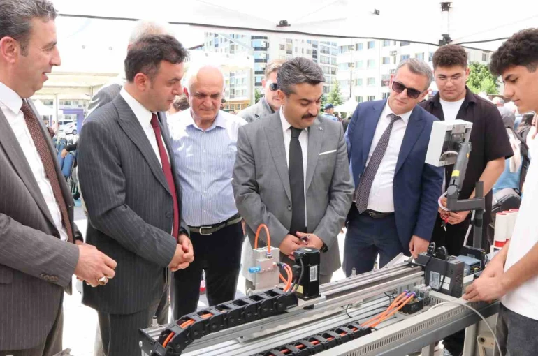 Sivas’ta Mesleki ve Teknik Eğitim Okulları Tanıtım Şenliği Düzenlendi