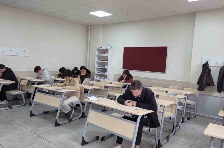 Sivas’ta öğrenciler manevi ödül için ter döktü