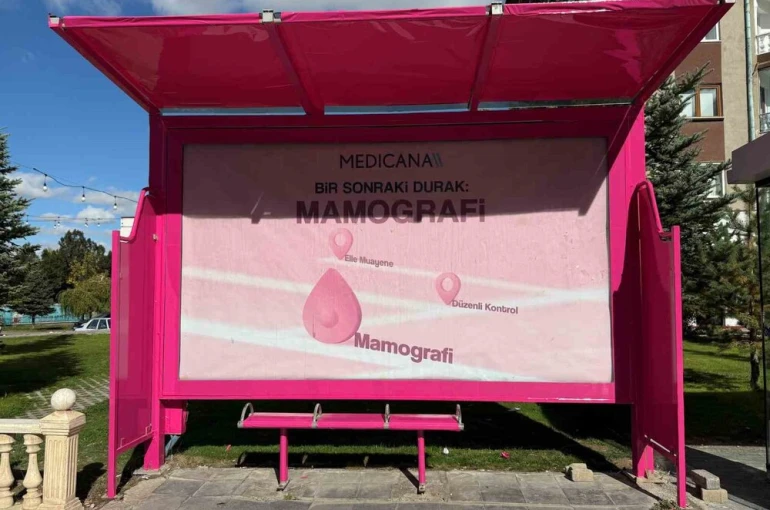 Sivas’ta pembe duraklarla meme kanserine farkındalık oluşturuluyor