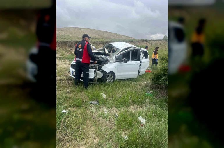 Sivas’ta takla atan otomobilde 5 kişi yaralandı