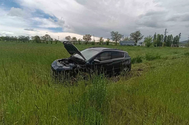 Sivas’ta trafik kazası: 1’i çocuk 3 yaralı 