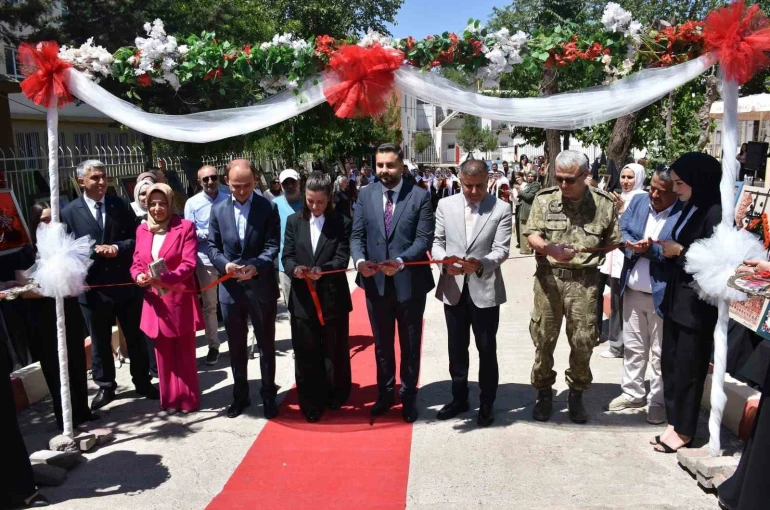 Siverek’te hayat boyu öğrenme haftasında el emeği ürünler sergilendi