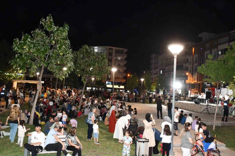 Siverek’te sıcak yaz akşamlarında sıra gecesi etkinliği