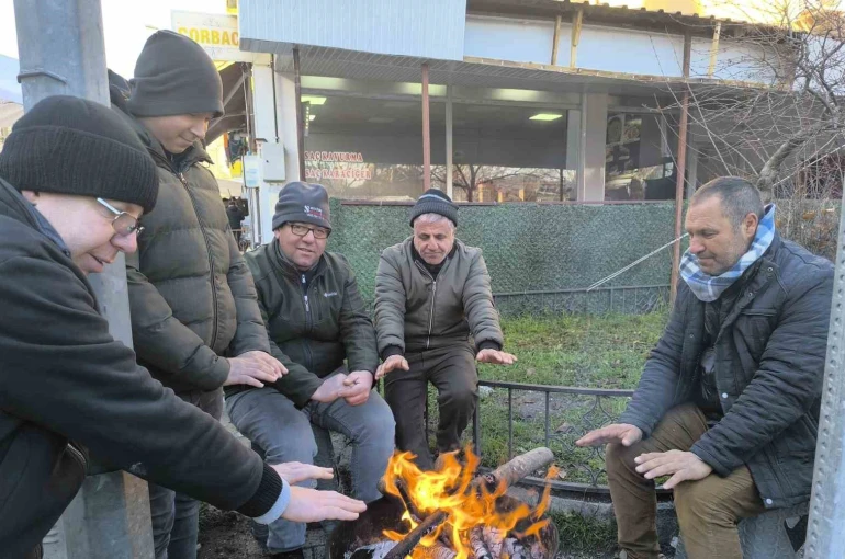 Soğuk havalar en fazla pazarcı esnafını etkiledi