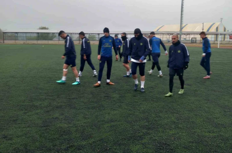 Söğütspor hazırlıklarını sürdürüyor