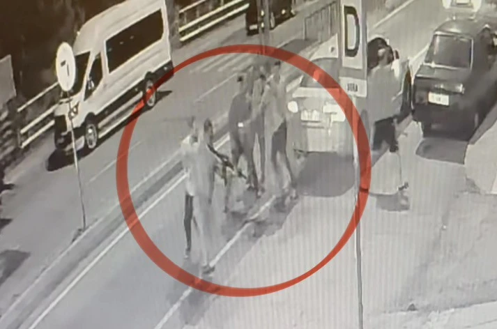 Sokak ortasında pompalı tüfekli dehşetin güvenlik kamerası görüntüsü ortaya çıktı