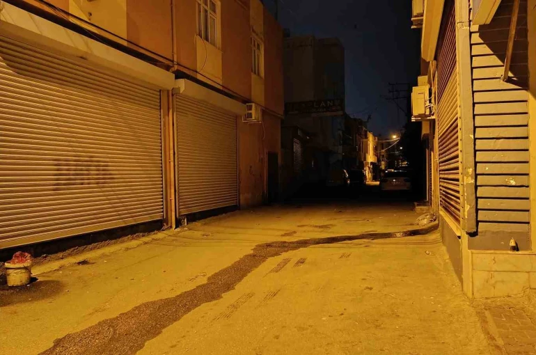 Sokak ortasında silahlı saldırıya uğrayan genç kadın hayatını kaybetti