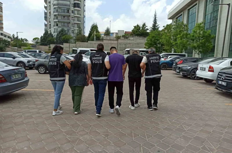 Sokak satıcılarına büyük darbe: Binlerce uyuşturucu hap ele geçirildi
