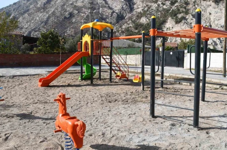 Söke Belediyesi’nden Sazlı Mahallesi’ne yeni Çocuk Oyun ve Dinlenme Alanı