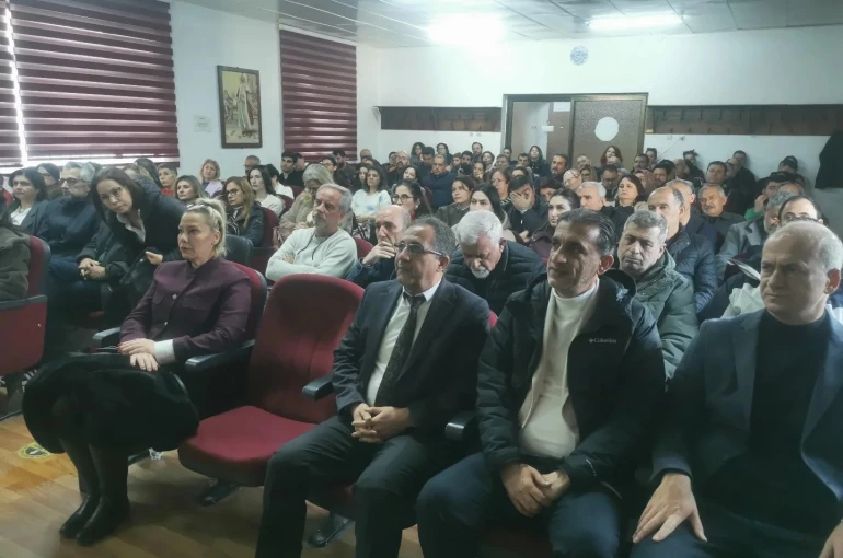 Söke’de öğretmenlere güncellenen ders kitapları semineri verildi
