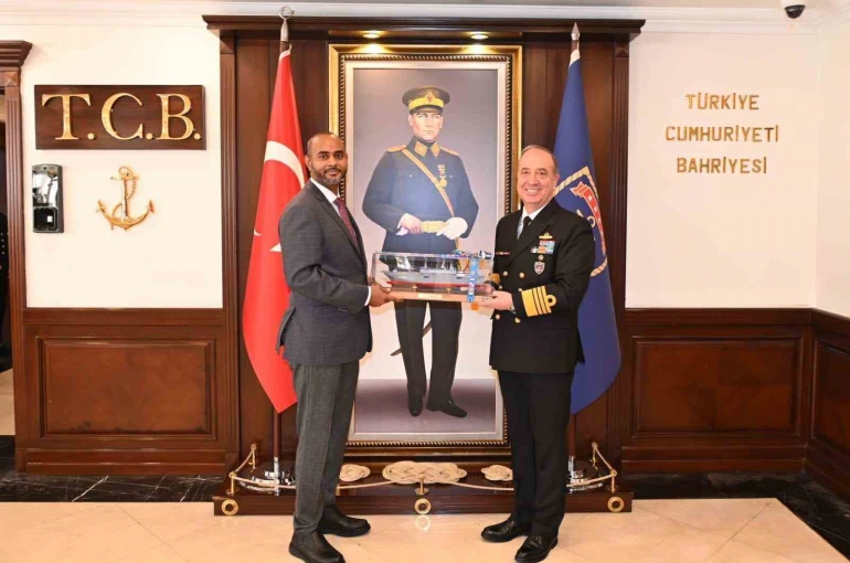 Somali Limanlar ve Deniz Ulaştırma Bakanı Nur, Deniz Kuvvetleri Komutanı Tatlıoğlu’nu ziyaret etti