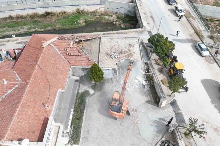 Sorgun Belediyesi kaçak yapıları yıkım çalışmalarını sürdürüyor