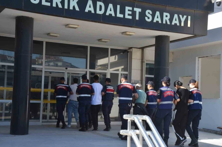 Sosyal medya dolandırıcılığına jandarma operasyonu: 4 gözaltı