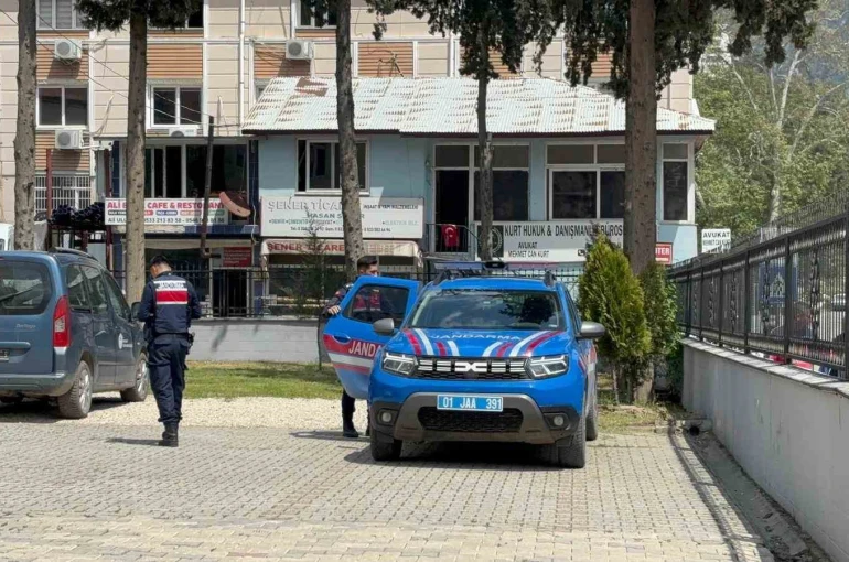 Sosyal medya hesabından tehdit paylaşımları yapan öğretmen akıl hastanesine yatırıldı 