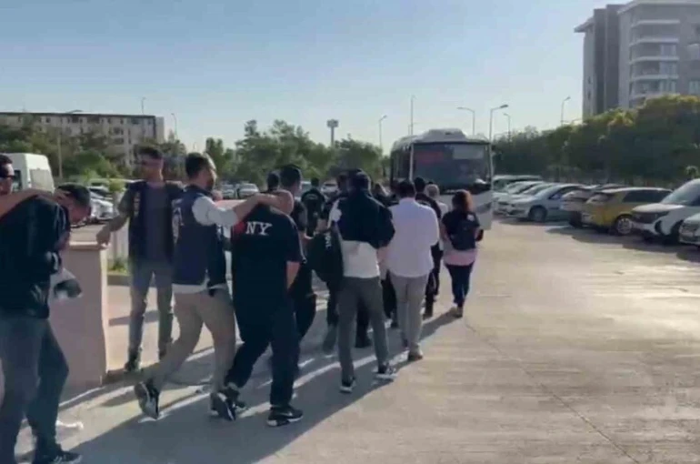 Sosyal medya üzerinden dolandırıcılığa Antalya merkezli 15 ilde operasyon: 40 gözaltı