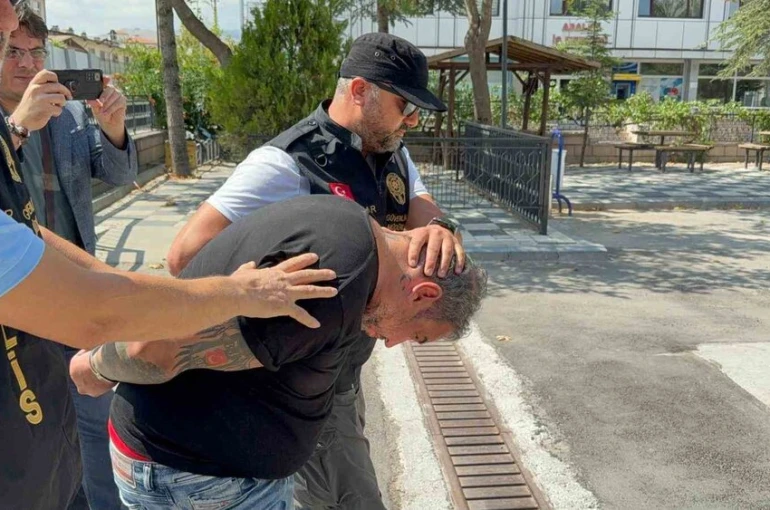 Sosyal medyadan valiye küfür ve hakaret eden şahıs yakalandı