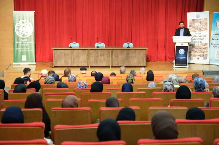 Sosyal medyanın bilinçli kullanımı Erzincan’da ele alındı