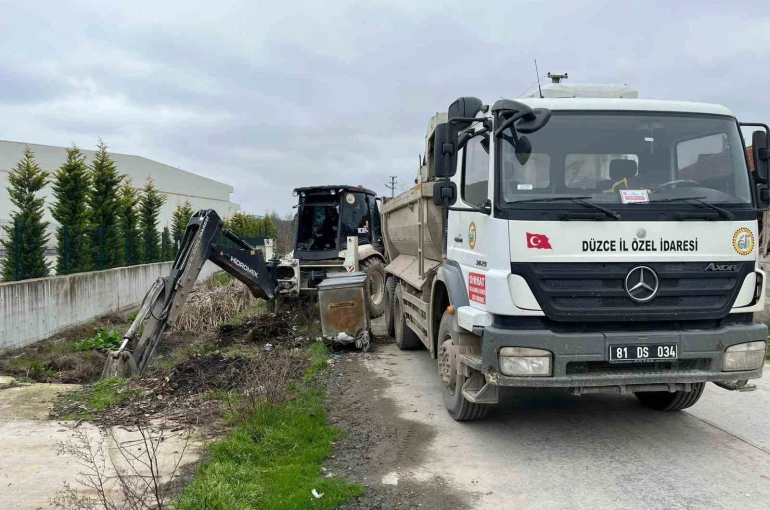 Su kanaları temizleniyor 