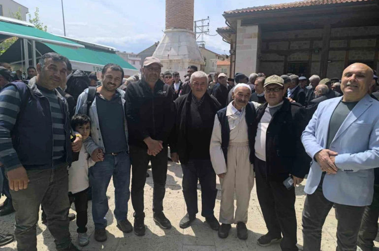 Şuhut’ta hacı adayları dualarla kutsal topraklara uğurlandı