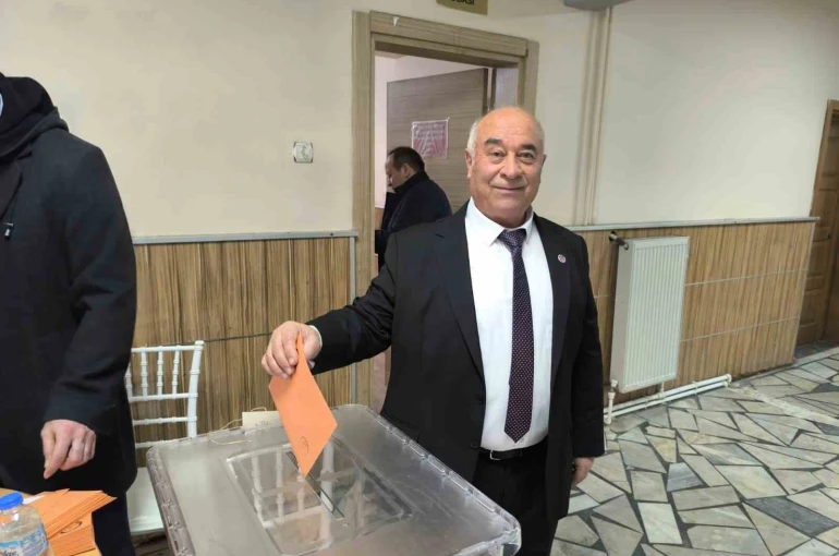Şuhut’ta şoförler ve otomobilciler esnafı sandık başına gitti