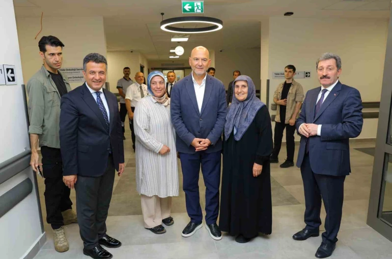 Süleyman Soylu, Samsun Şehir Hastanesi’nde hastaları ziyaret etti 
