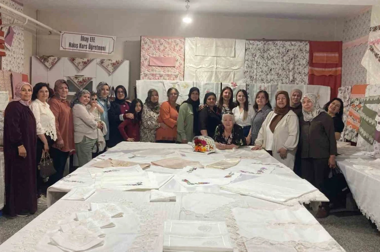 Sultandagı Halk Eğitim Merkezi’nde yılsonu sergisi açıldı