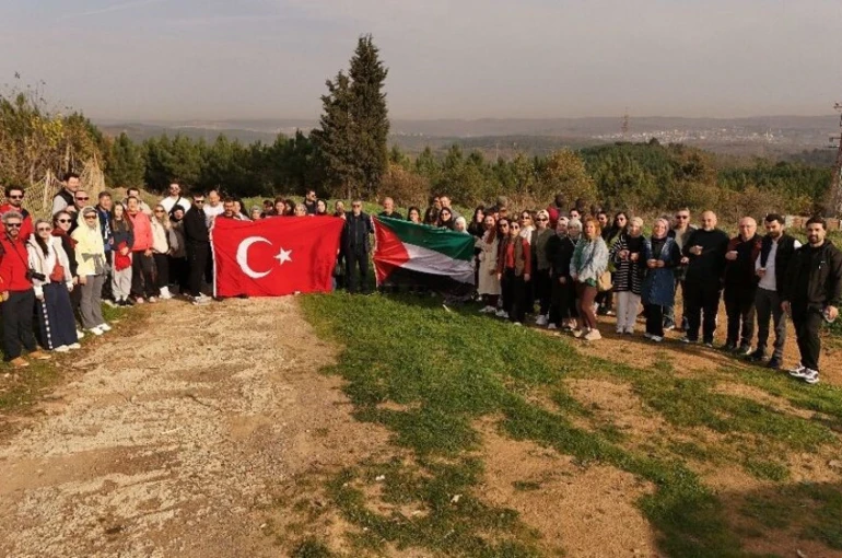 Sultangazi’de anlamlı Öğretmenler Günü yürüyüşü: Şehitler ve Gazze de ki kadınlar unutulmadı