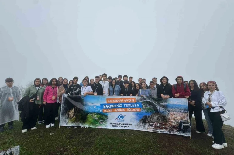 Sultangazi’de başarılı öğrencilere 5 günlük Karadeniz turu ödülü