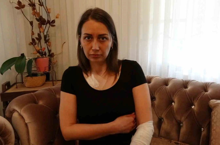 Sultangazi’de kan donduran saldırı: Marketten bıçak alıp eşinin önünü kesti, çocuğunun gözü önünde 6 yerinden yaraladı