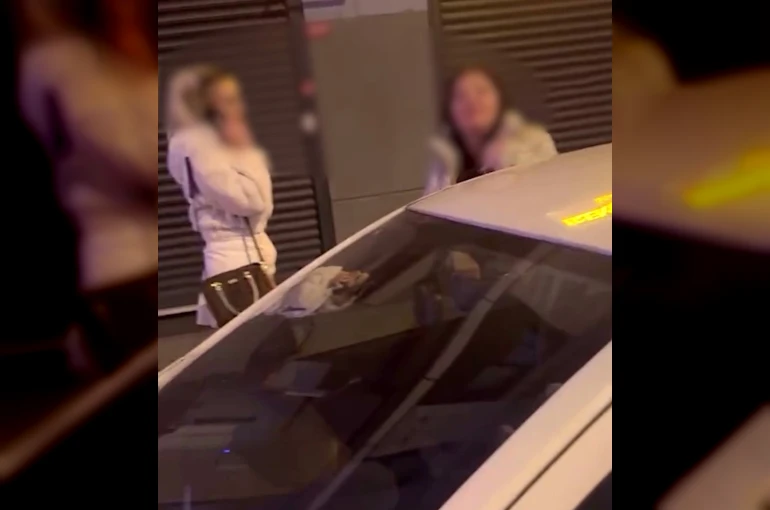Sultangazi’de taksici ile yolcular arasında ücret tartışması: Bin liralık ücreti 400 lira ödedikleri iddia edildi