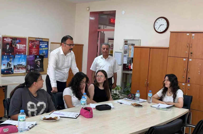 Sultanhisar Kaymakamı Ateş, üniversite adaylarıyla buluştu