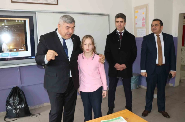 Sünnetci öğrencilerin hedeflerini ve hayallerini dinledi