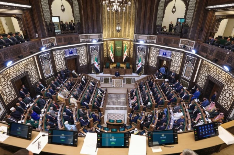 Suriye’de tarihi adım: Esad rejiminin devrilmesi sonrası ilk halk parlamentosu oturumu gerçekleştirildi