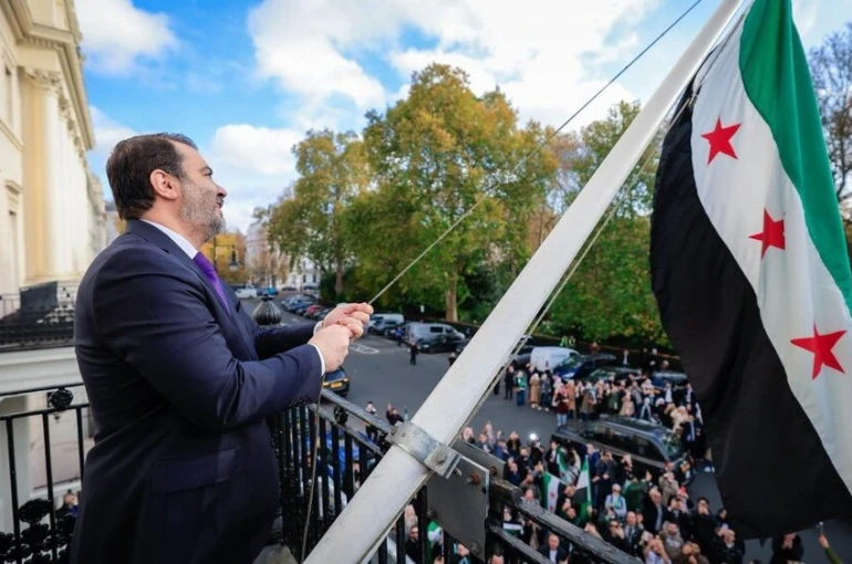 Suriye’nin Londra Büyükelçiliği 13 yıl sonra yeniden açıldı
