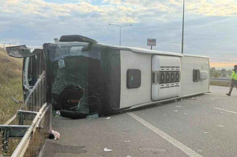 Susurluk’ta yolcu otobüsü devrildi: 25 yaralı