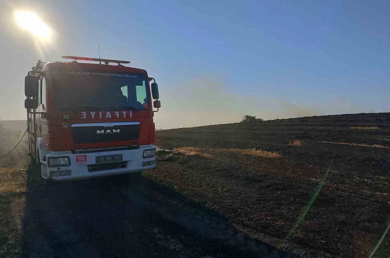 Susurluk’taki arazi yangını ekiplerin ortak müdahalesiyle söndürüldü