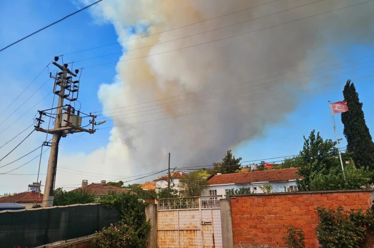 Susurluk’taki orman yangınına havadan ve karadan yoğun müdahale