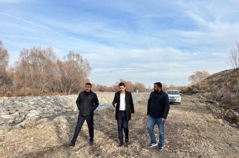 Susuz Çayı’nda dere ıslahı ve taşkın koruma çalışmaları sürüyor