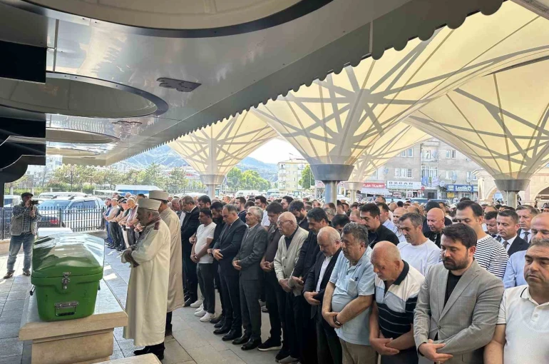 Tabancayla kendisini vuran şahıs toprağa verildi