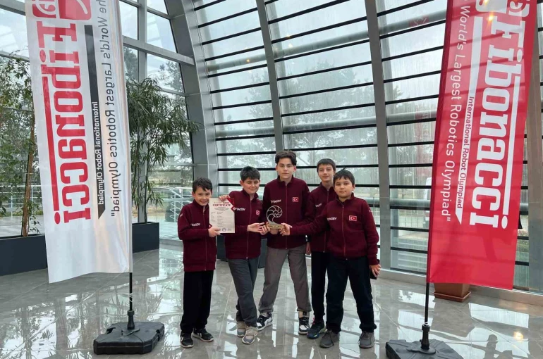 TACEV öğrencileri, robotik olimpiyatlarında Türkiye ikincisi oldu