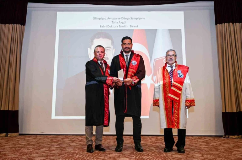 Taha Akgül’e fahri doktora ünvanı verildi