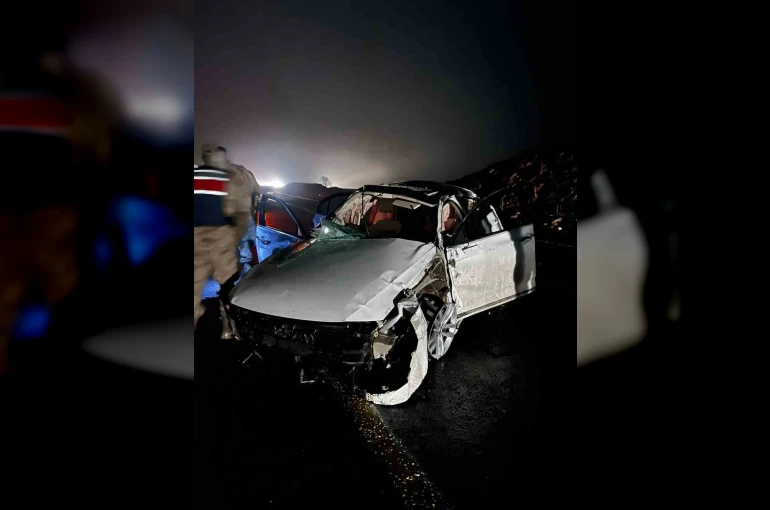 Takla atan otomobil hurdaya döndü: 1 ölü, 1 yaralı