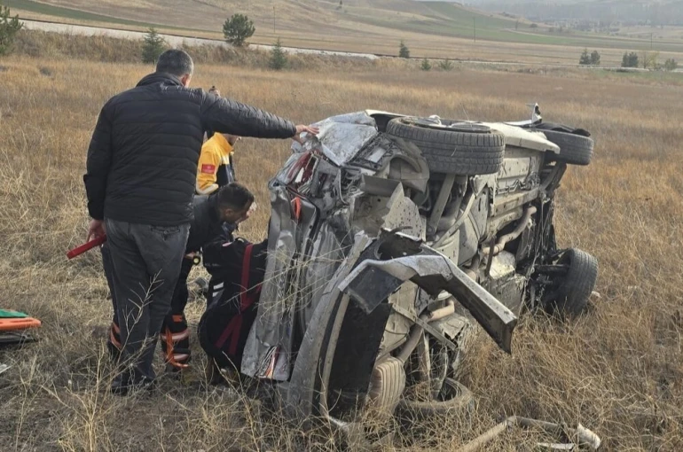 Takla atan otomobil hurdaya döndü: 1 yaralı