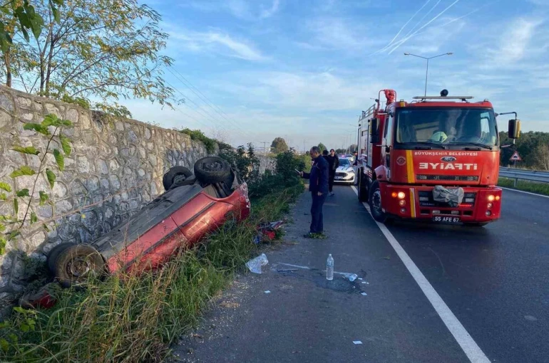 Takla atan otomobilde 2 kişi yaralandı