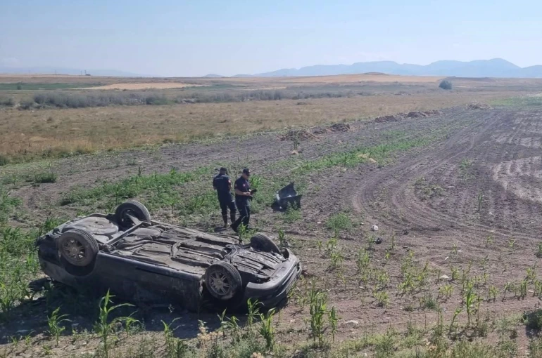 Takla atan otomobildeki 2 kişi hayatını kaybetti