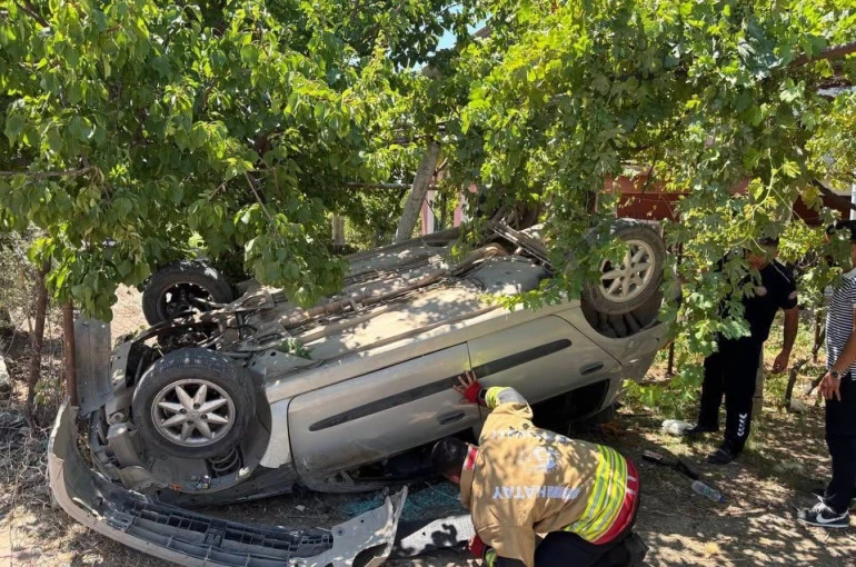 Takla atarak bahçeye uçan otomobilin sürücüsü yaralandı