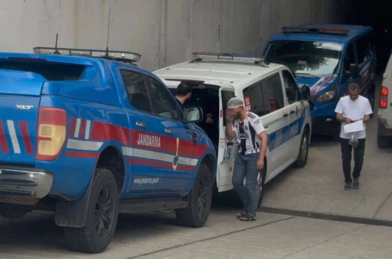 Taksiciyi rehin alıp polise ateş eden zanlı tutuklandı