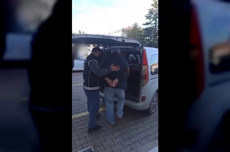 Taksiden yolcu yerine 3 kaçak göçmen çıktı